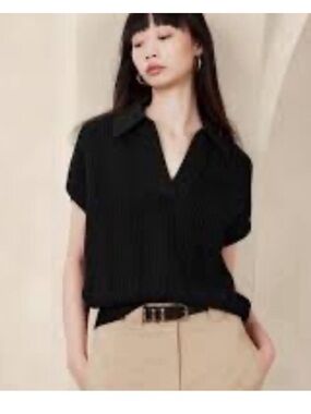 Banana Republic Black Short-Sleeve Collared Top - Classic Sweater Sz Medium